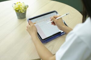タブレット学習 iPadでe-Portalを操作する生徒