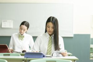 授業風景 静かに授業を受けている生徒